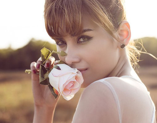 Hoàng Yến trong trẻo đồng hoang