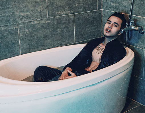 Jon Triệu khoe body khỏe khoắn