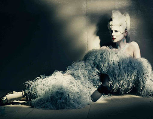 Kate Moss nóng bỏng trên tạp chí