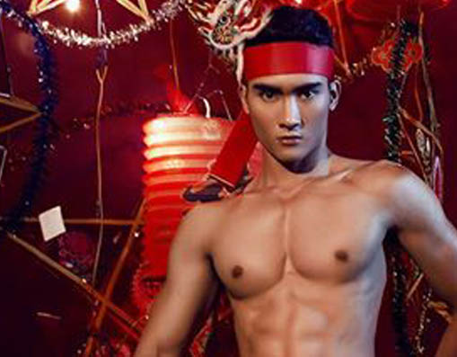 Lương Gia Huy sexy bên lồng đèn trung thu