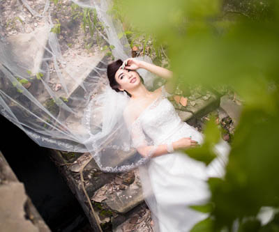 Ngoc Diễm trắng tinh váy cưới