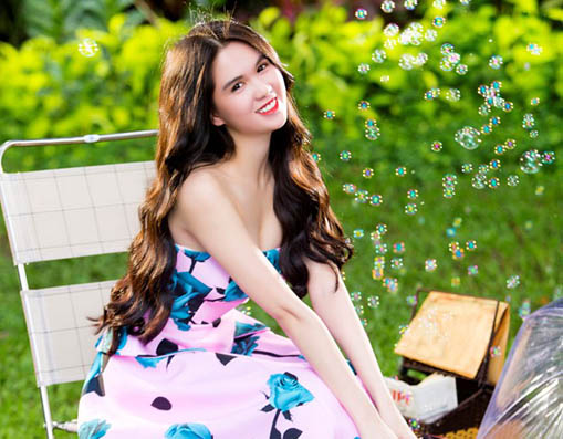 Ngọc Trinh trong trẻo ngày nắng