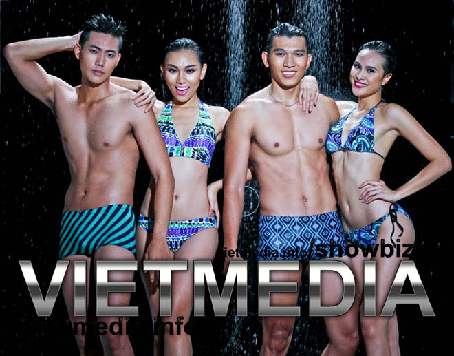 Dàn Siêu mẫu đùa với nước