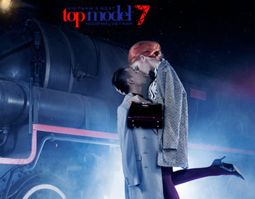 Thí sinh Việt Nam Next Top tình tứ với những nụ hôn sâu