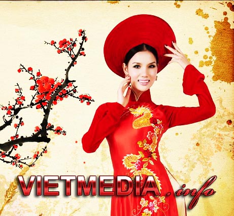 BB Phạm và áo dài Rồng đón xuân