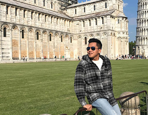 Hot boy du lịch Chinh Nguyễn hứng khởi dạo trời Âu