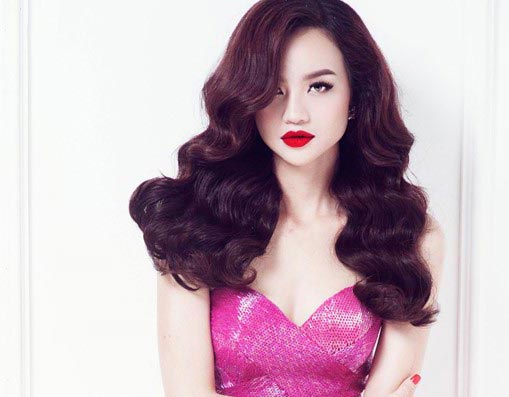 Hoa hậu Kiều Ngân xinh tươi váy dạ hội