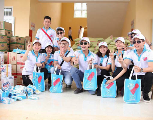 Người đẹp và lòng nhân ái - chuyến từ thiện Ninh Thuận