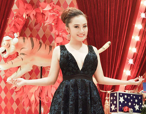 Hotgirl Nhật Thảo sexy quyến rũ trong thiết kế mới của Eric Nguyễn 