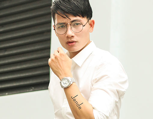 Quốc Trọng điển trai với áo sơ mi