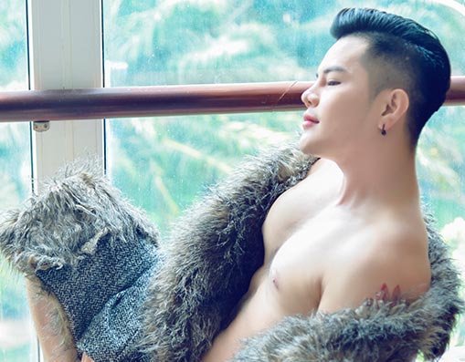 Ưu Đàm khơi gợi vẻ đẹp cháy bỏng đầy đam mê