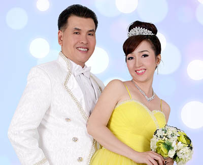 Hữu Nghĩa hạnh phúc bên vợ tuổi 51