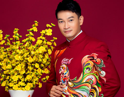 Trương Minh Quốc Thái trang trọng trong tà áo dài việt