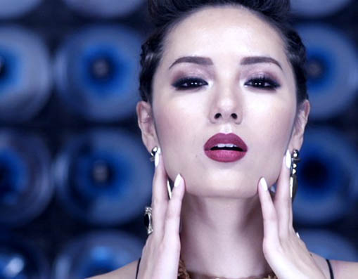 Phương Linh gợi cảm trong dự án mới