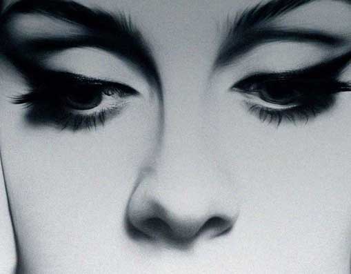 Adele trở lại đầy nước mắt