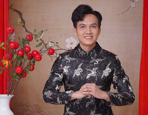 Nghệ sĩ Đông Nguyên Với Bộ Ảnh Tết 2025 Đầy Ấn Tượng