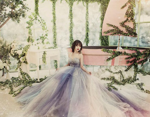 Sĩ Thanh dịu dàng váy cưới